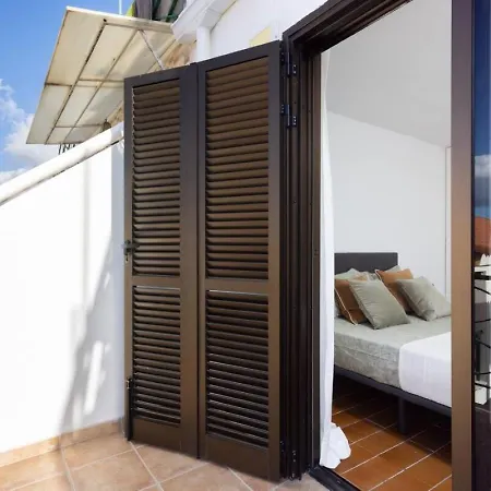 Classbnb - Two 250m From Americas