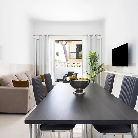 Classbnb - Two 250m From Americas *