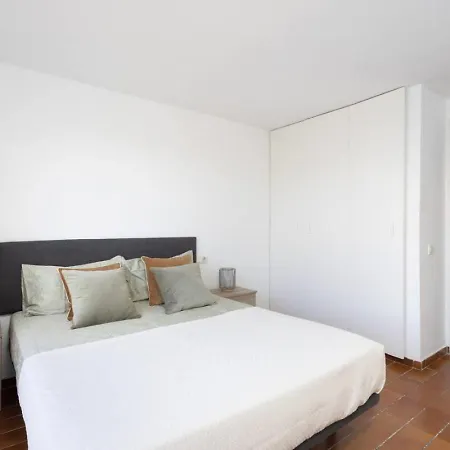 Classbnb - Two 250m From Americas *