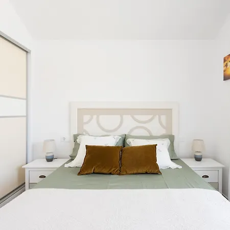Classbnb - Two 250m From Americas Apartment