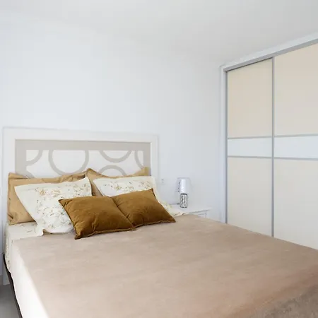 Classbnb - Two 250m From Americas